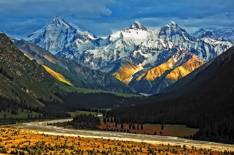 新疆风情播音稿